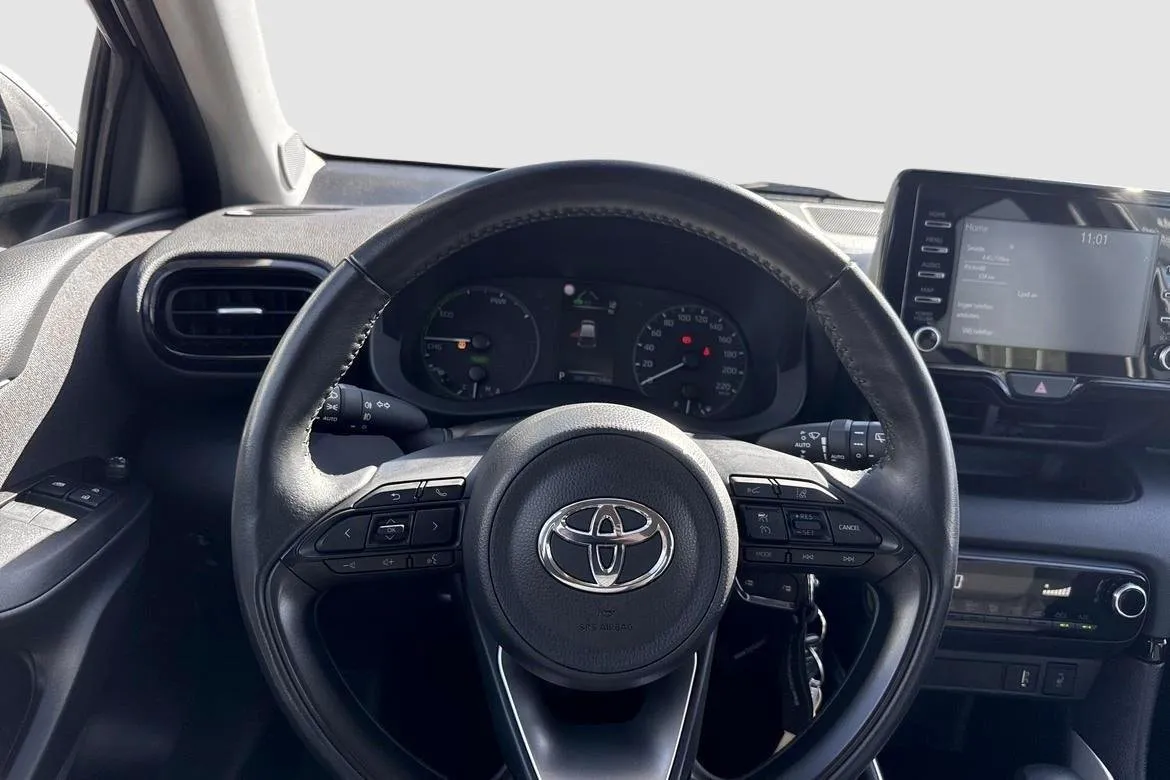 Vehicle image 10