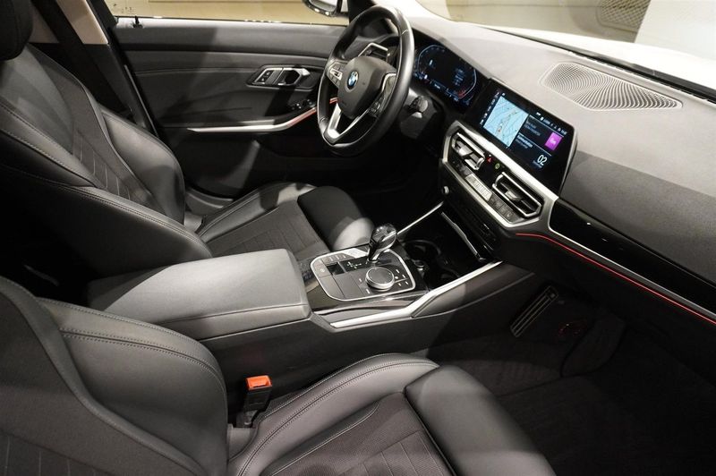 BMW 320 bild 12