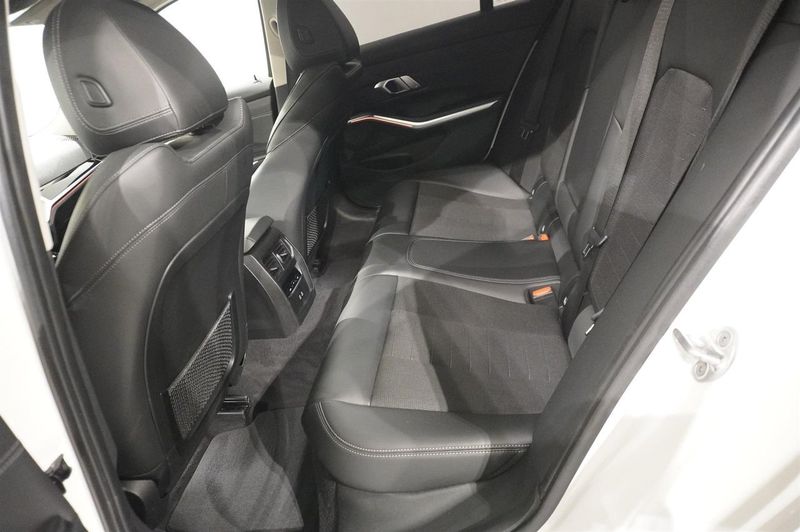 BMW 320 bild 9