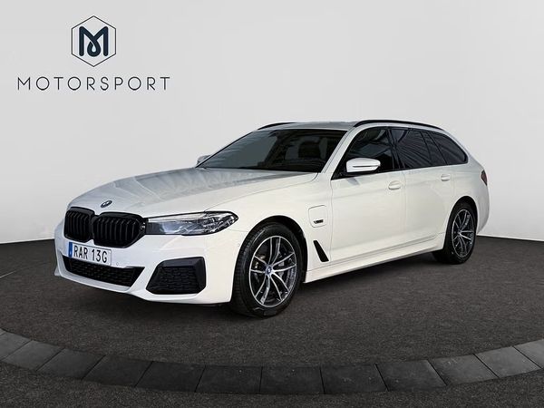 BMW 530 e xDrive Touring M Sport Farthållare B-kam Sensatec läder - 2024