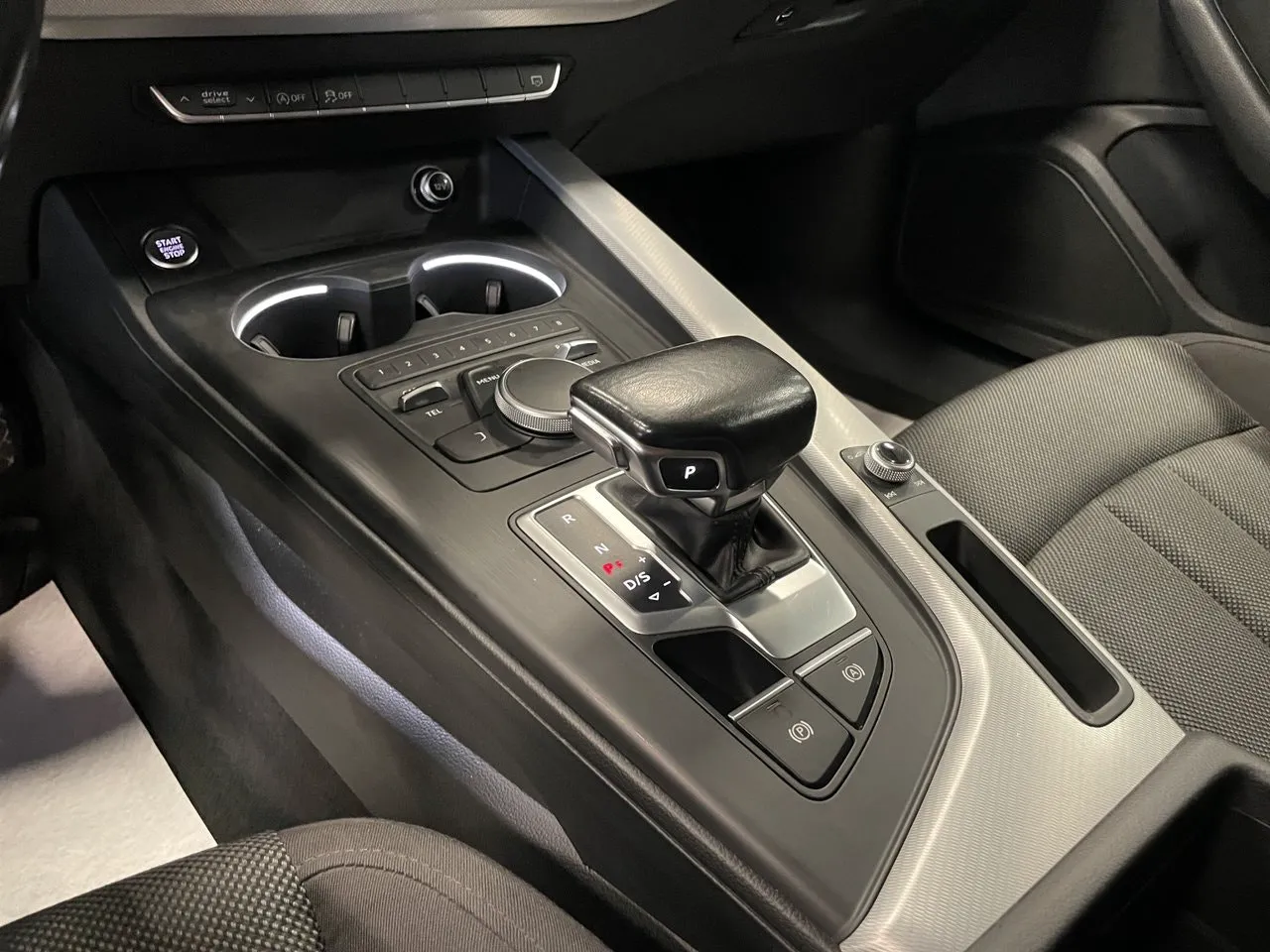 Vehicle image 14