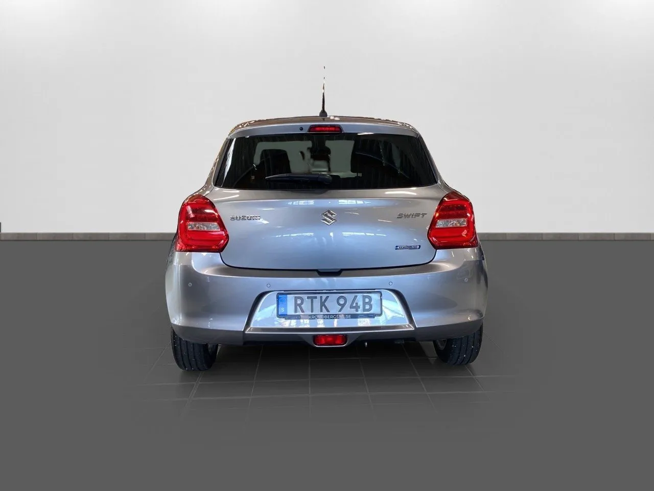 Vehicle image 4