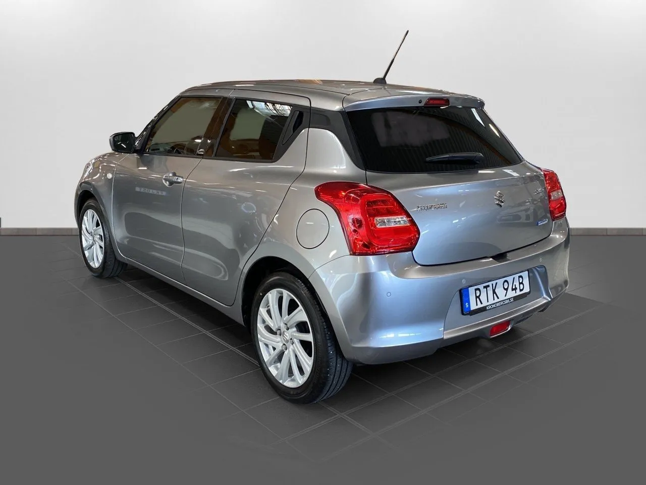 Vehicle image 5