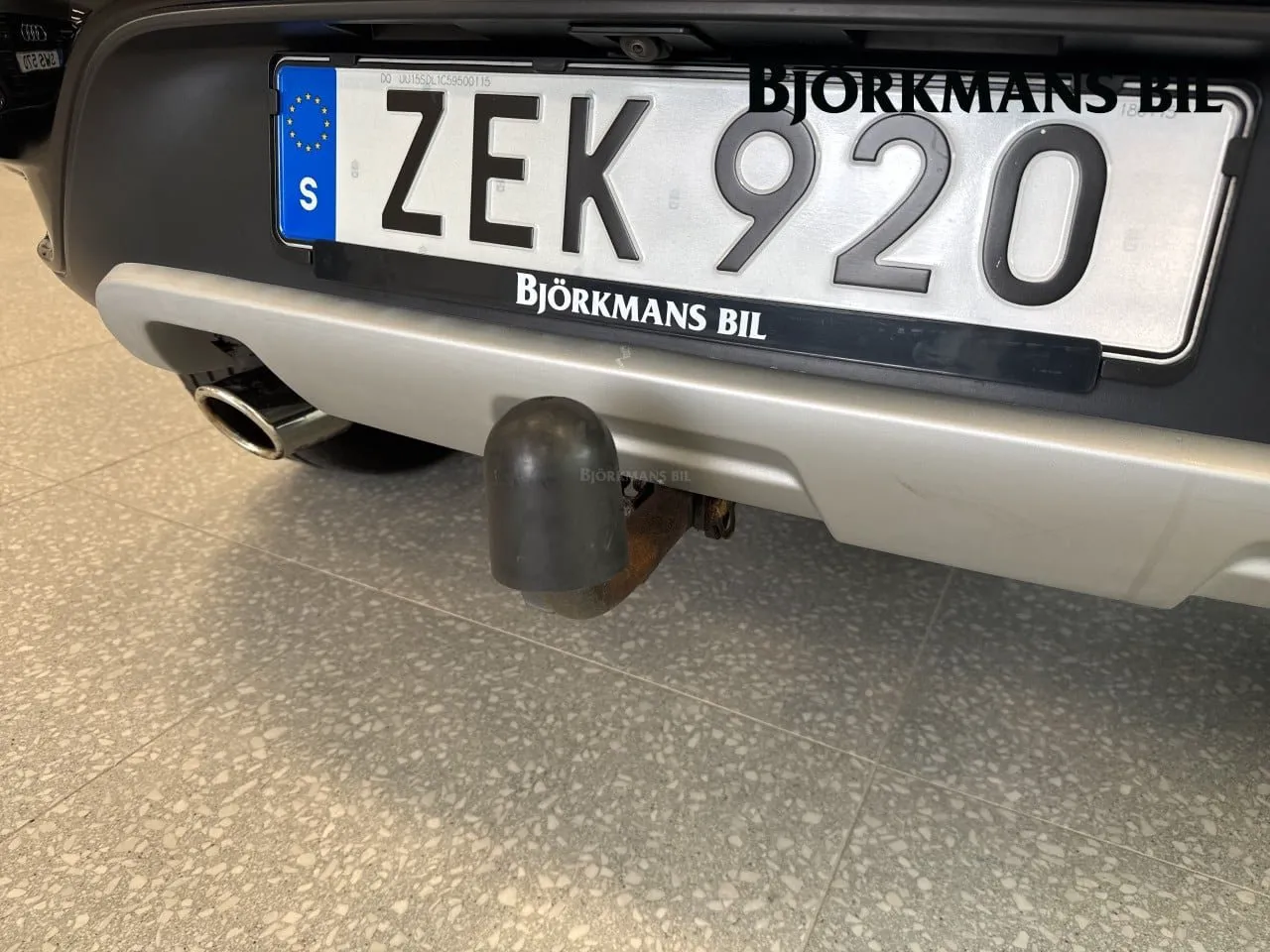 Vehicle image 14