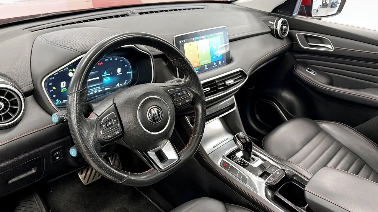 Vehicle image 15