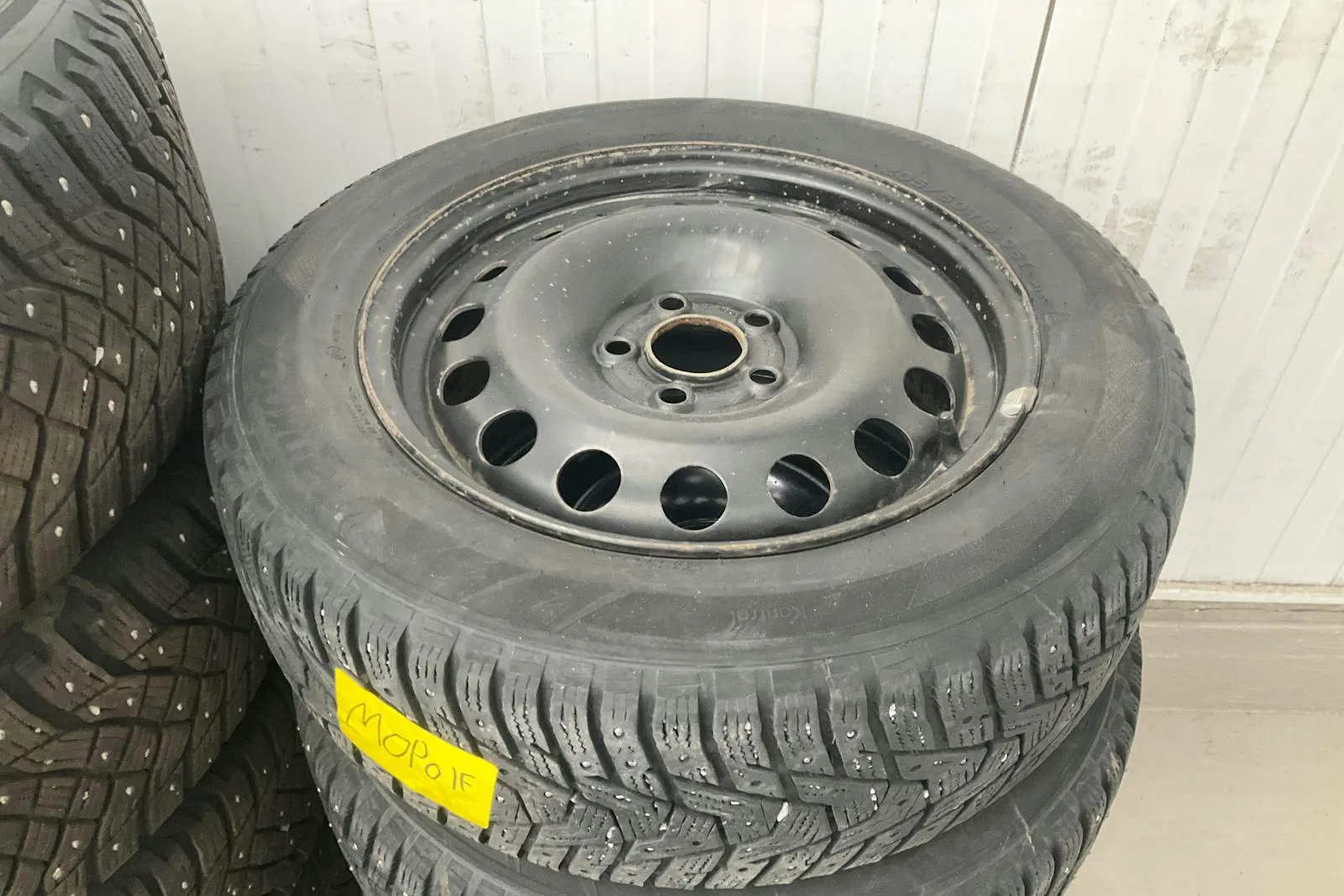 Vehicle image 16