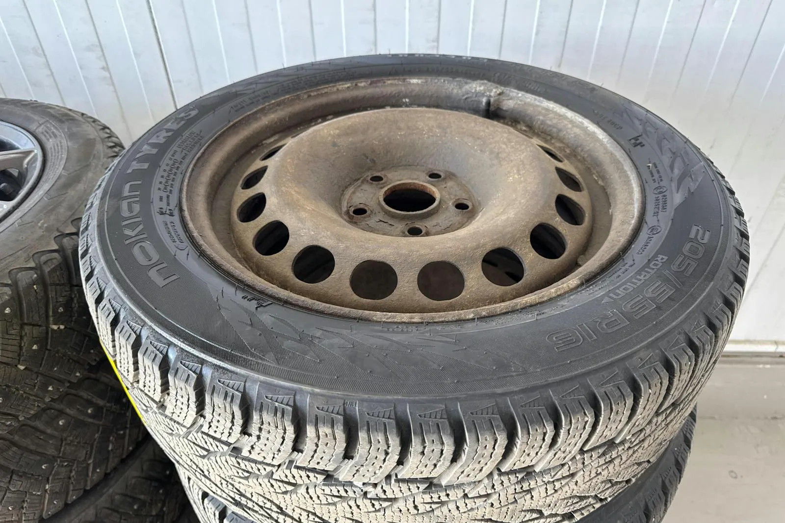 Vehicle image 16
