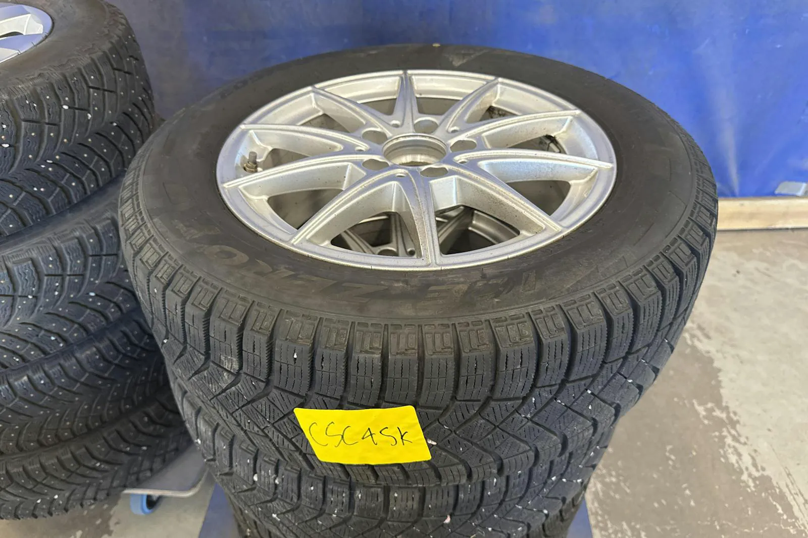 Vehicle image 16