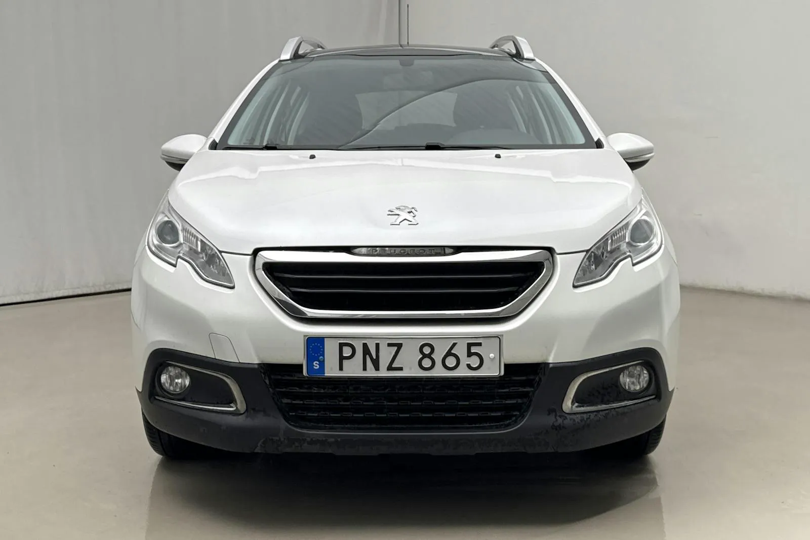 Vehicle image 3
