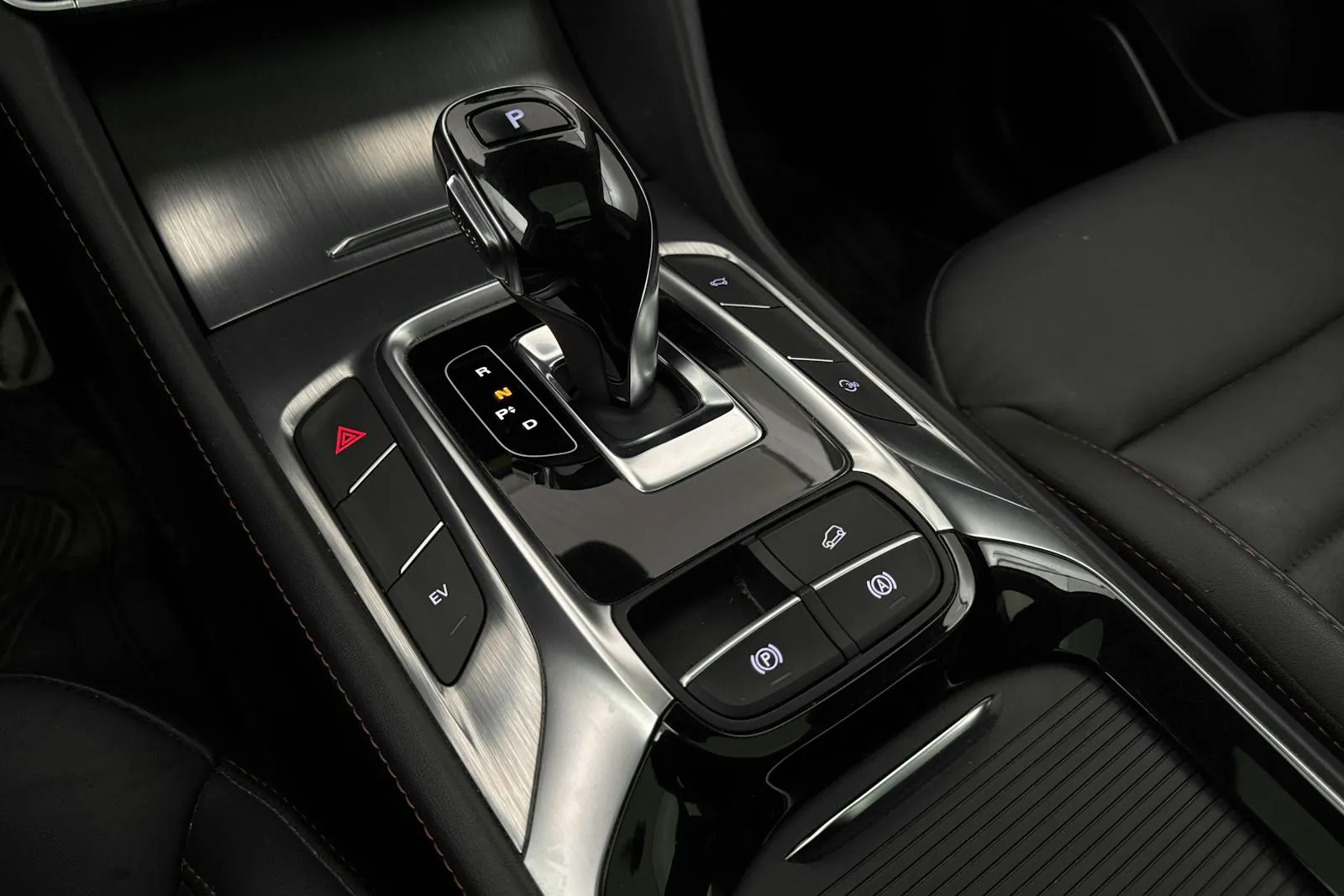Vehicle image 14