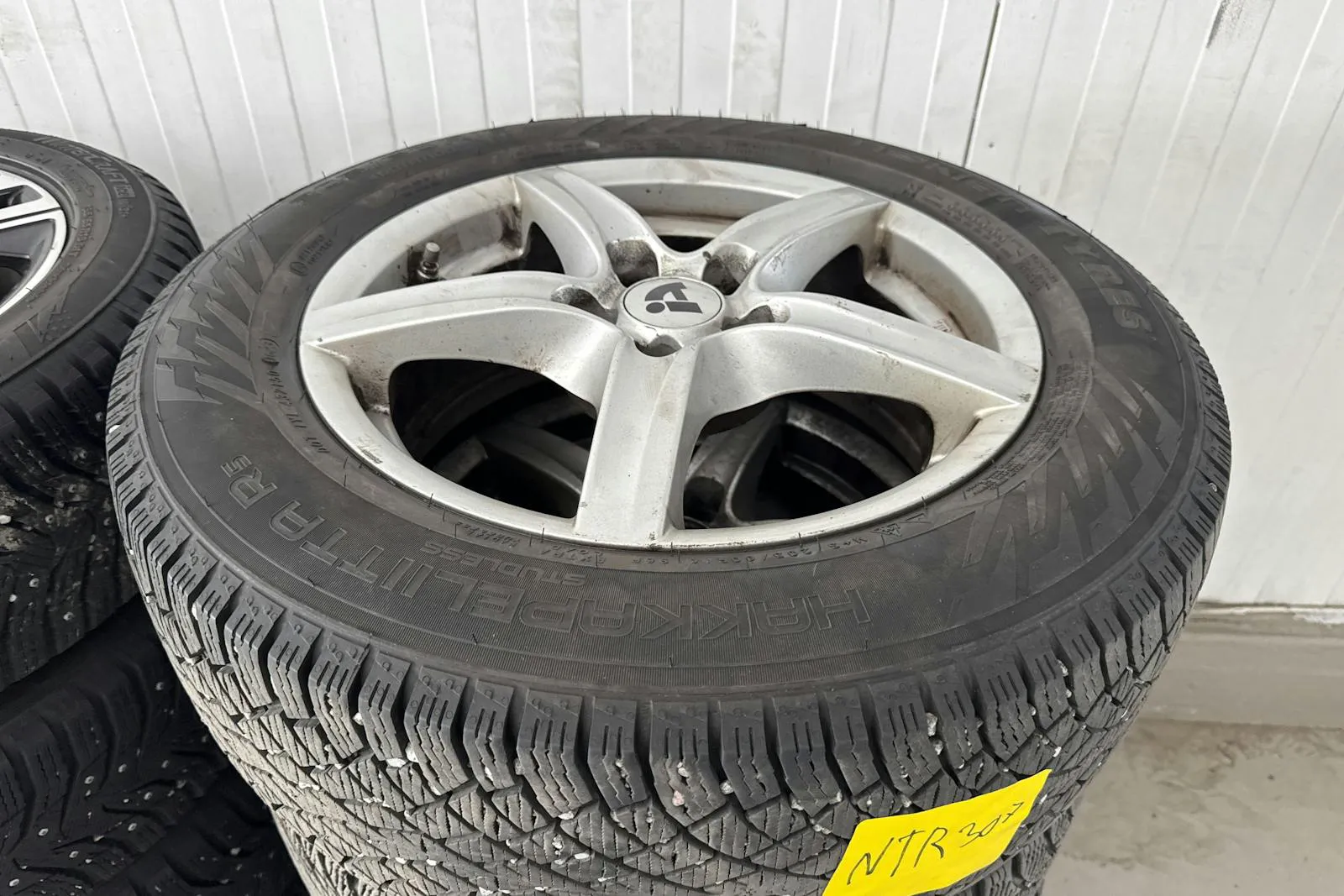 Vehicle image 14