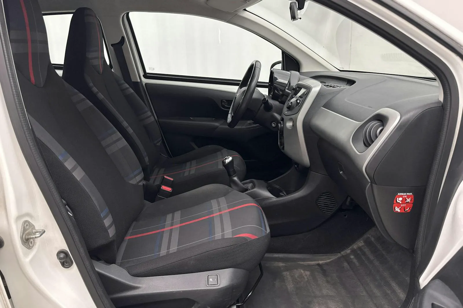 Vehicle image 6
