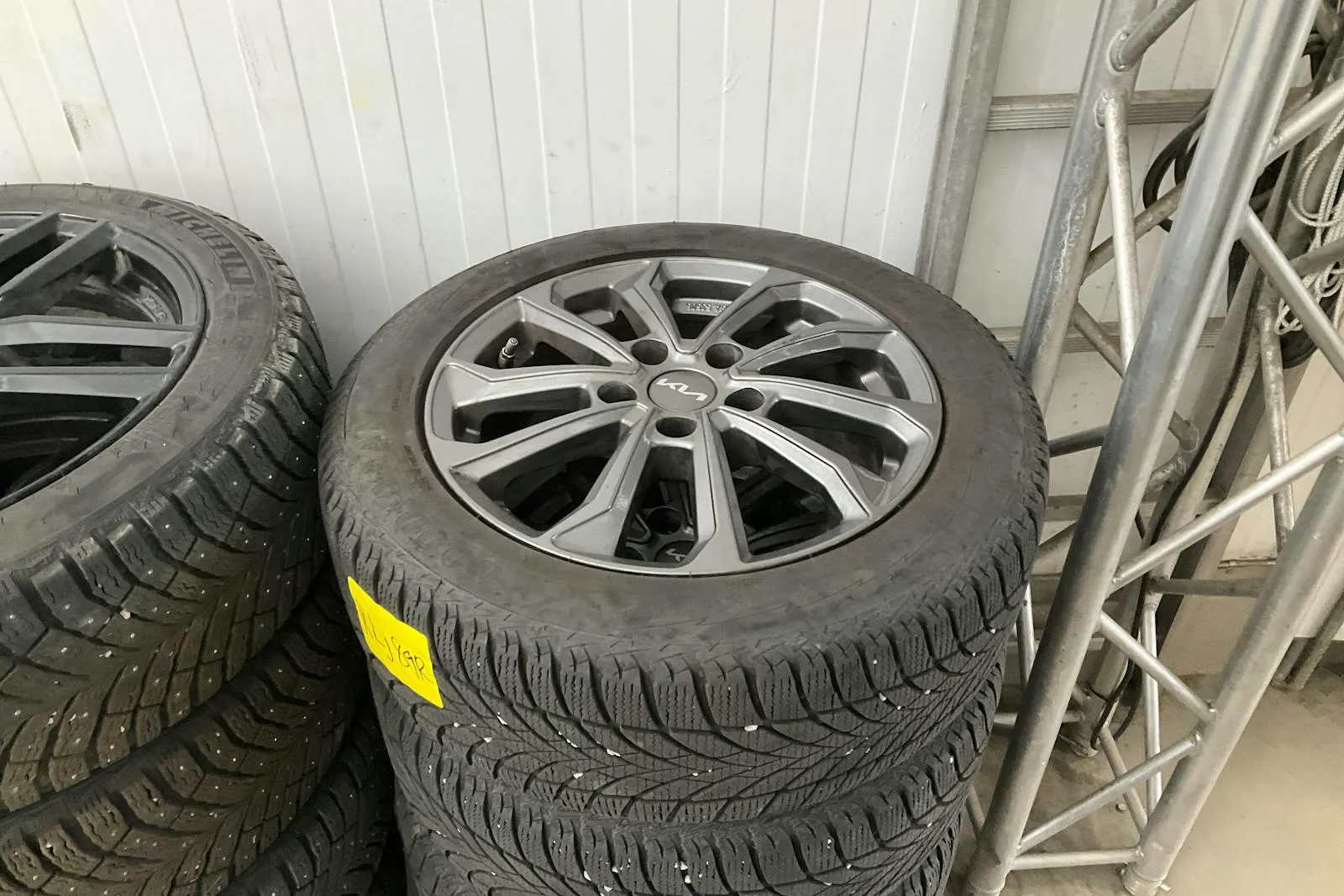 Vehicle image 15
