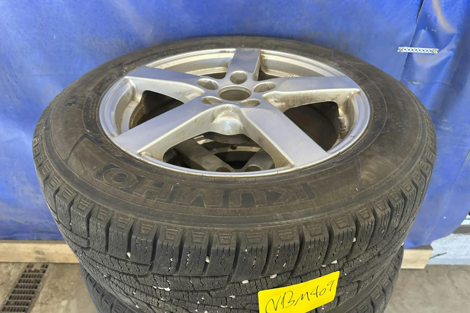 Vehicle image 14