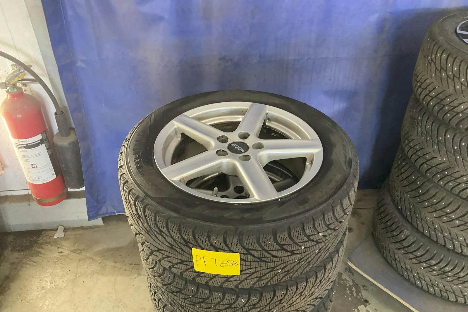 Vehicle image 14