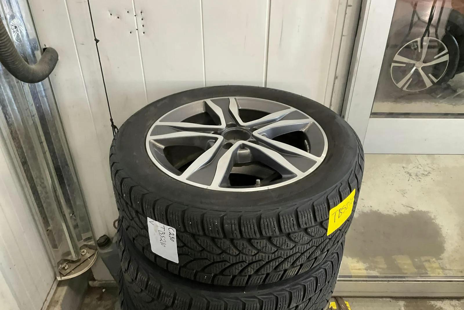 Vehicle image 14