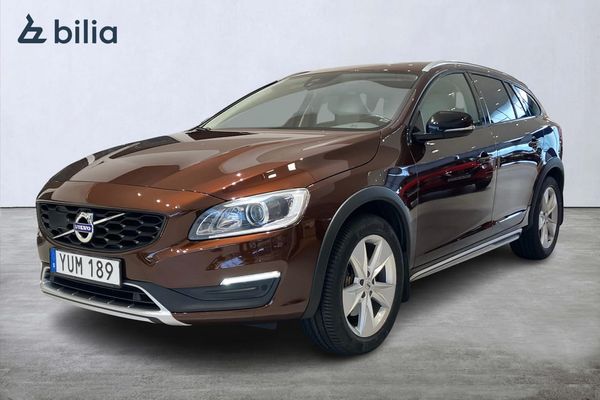 Volvo V60 Cross Country D4 Classic Plus Programbar bränslevärmare Parkeringssensor fram/bak Navigation Mörkt tonade rutor 5 st Keyless Entry och Start - 2018