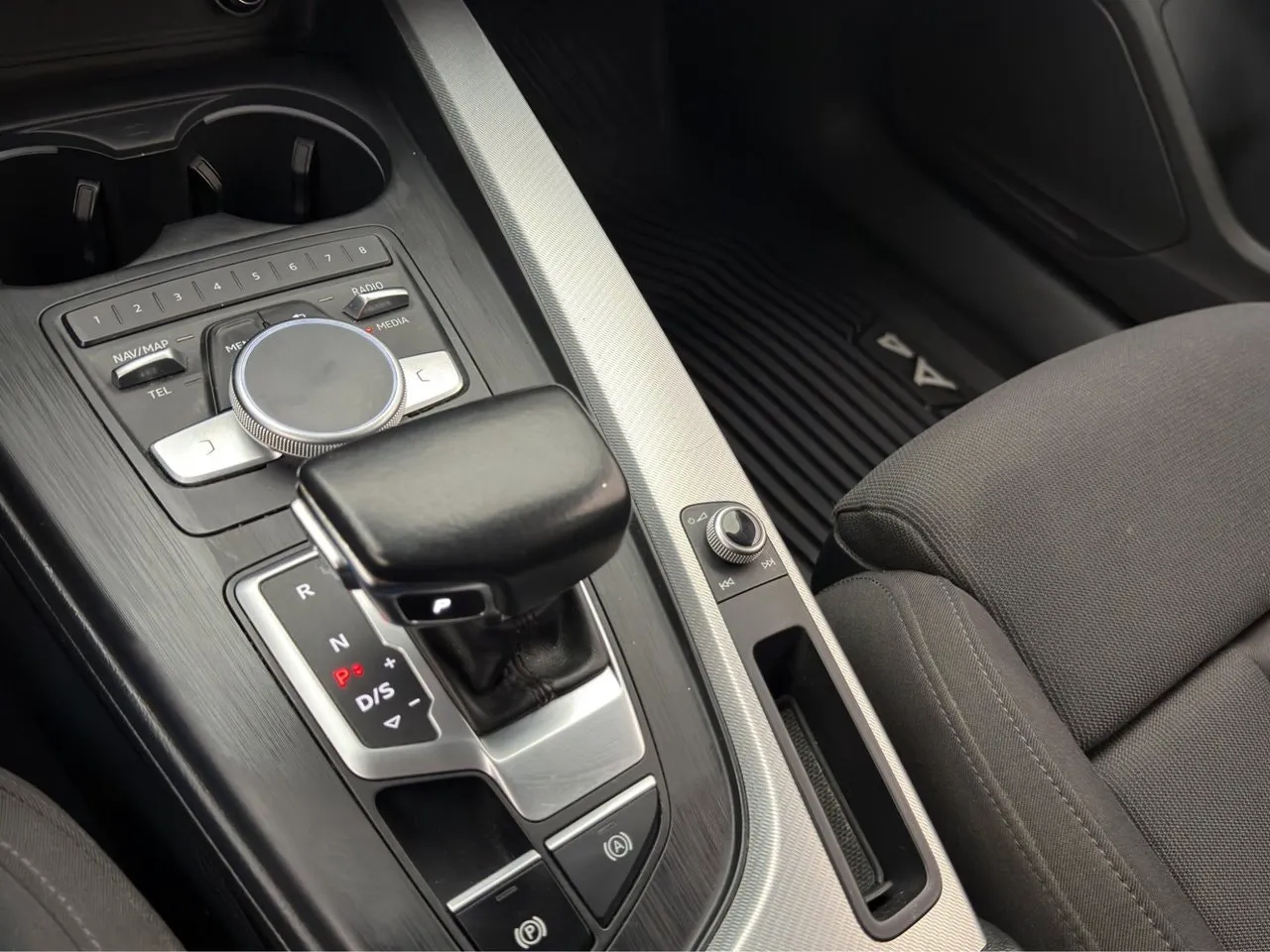 Vehicle image 25