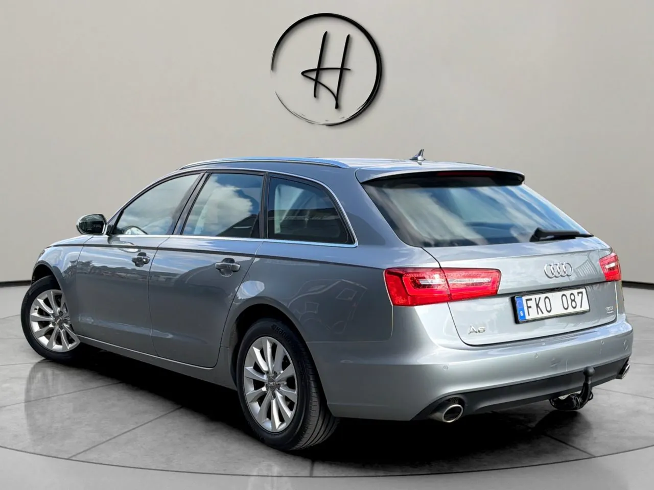Vehicle image 7