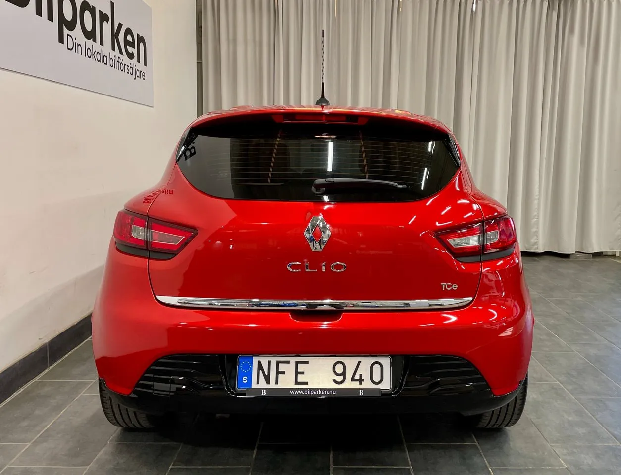 Vehicle image 18