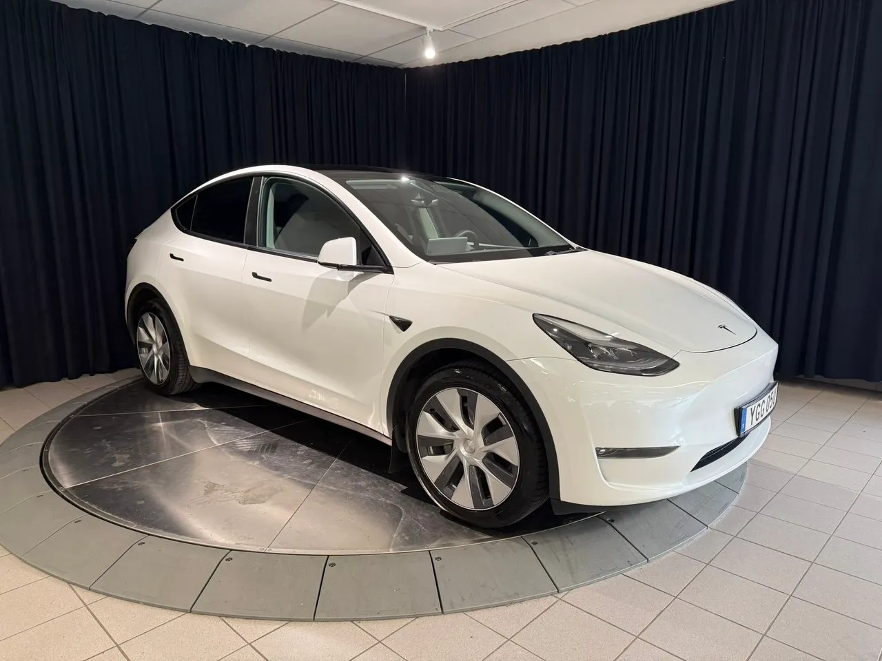 Vehicle image 7