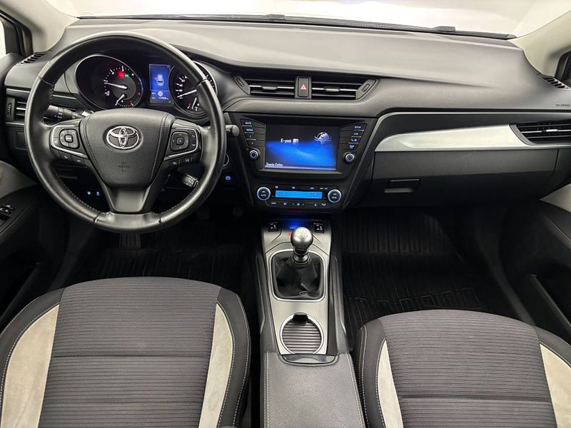 Toyota Avensis bild 11