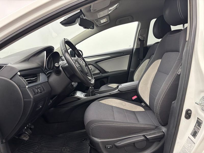 Toyota Avensis bild 17