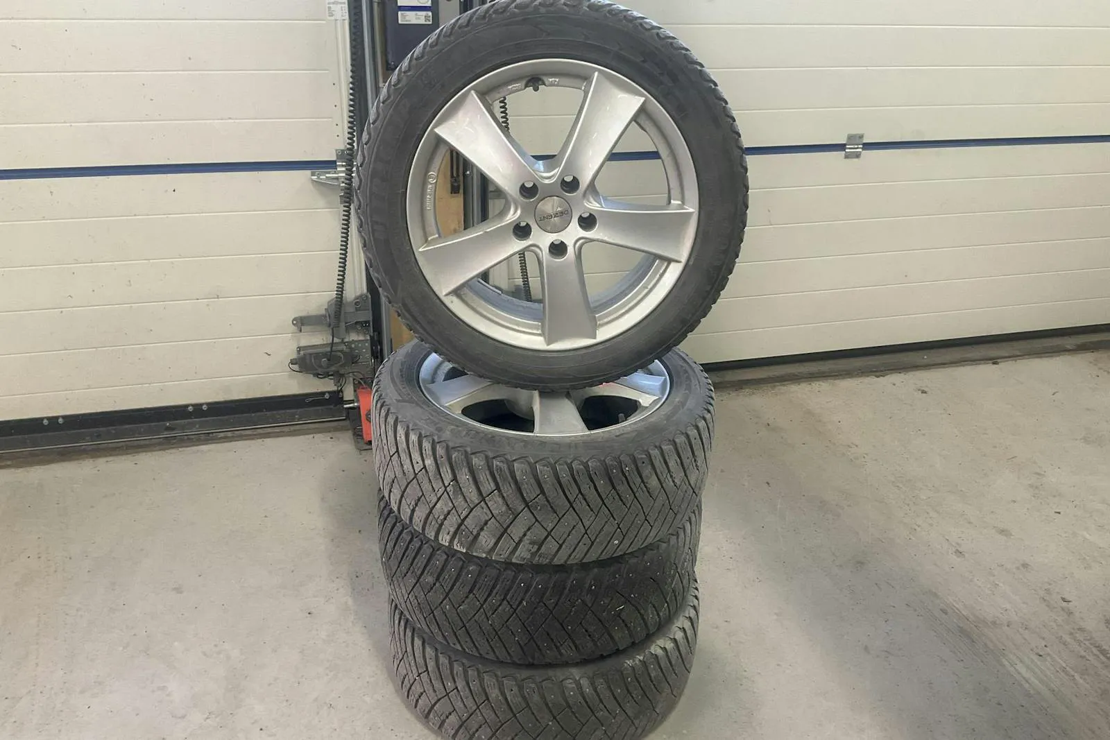 Vehicle image 15