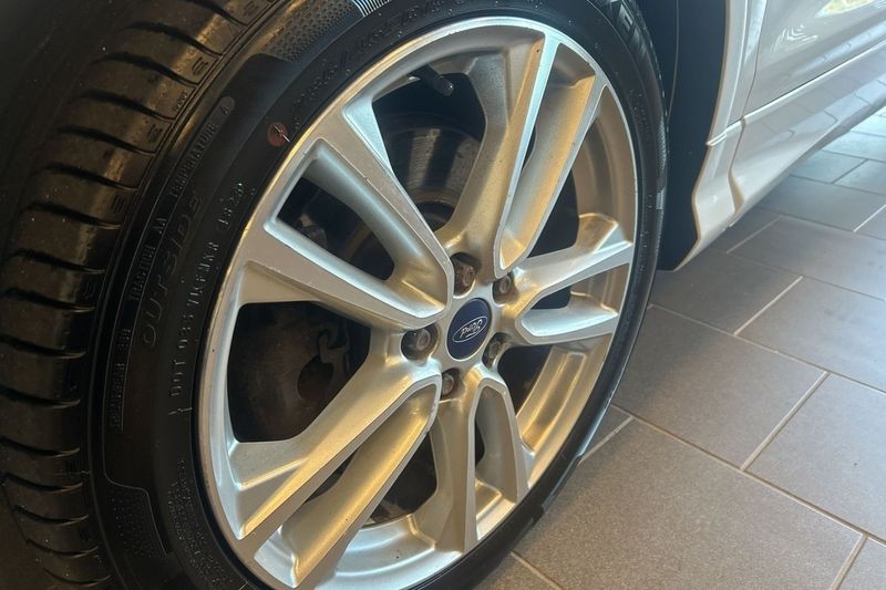 Ford Kuga bild 26
