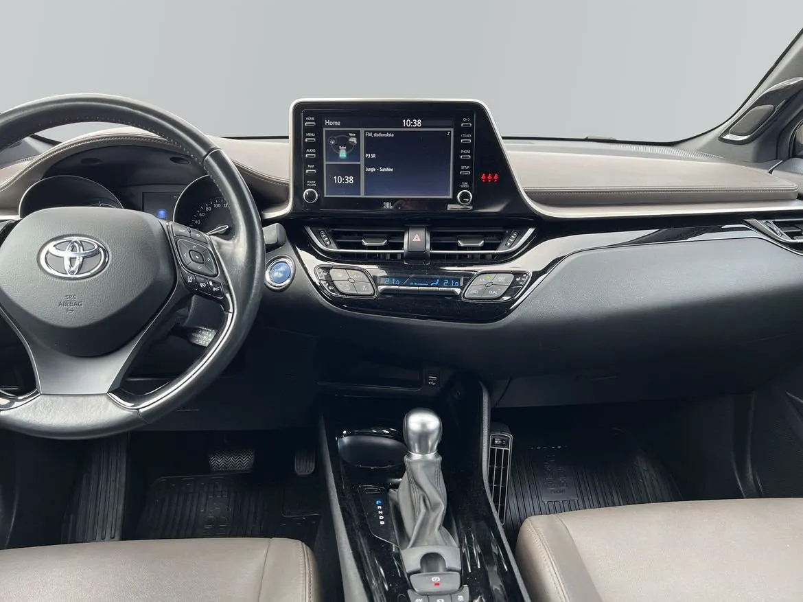 Vehicle image 7