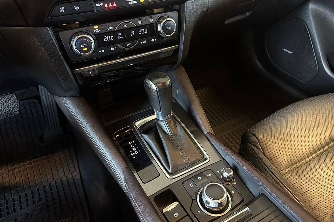 Vehicle image 16