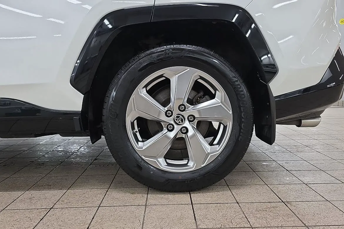 Vehicle image 18