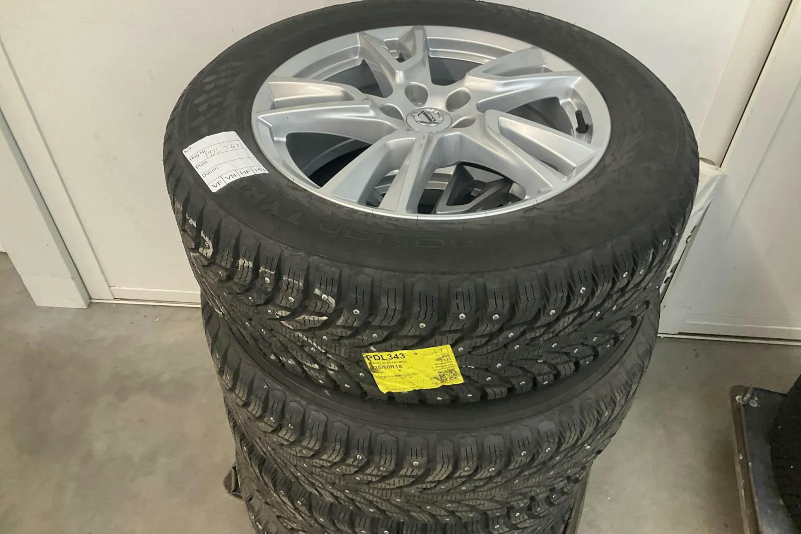 Vehicle image 14