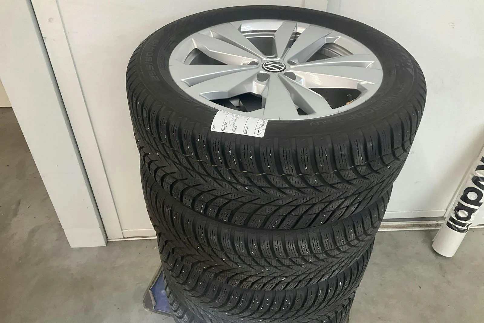 Vehicle image 14