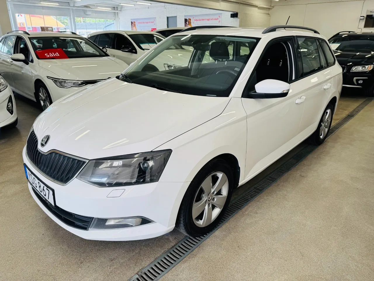 Vehicle image 13