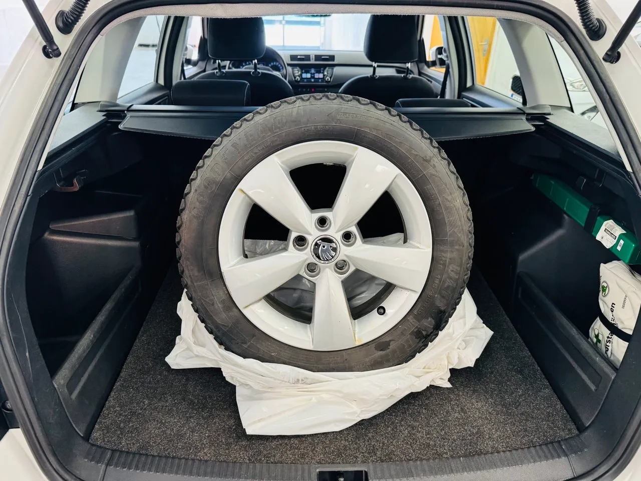 Vehicle image 11