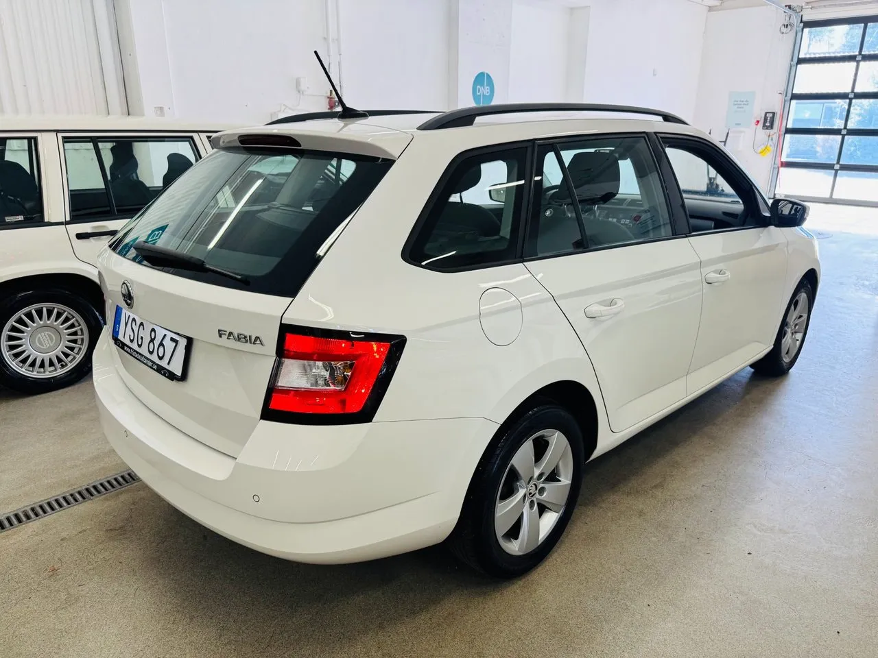 Vehicle image 14