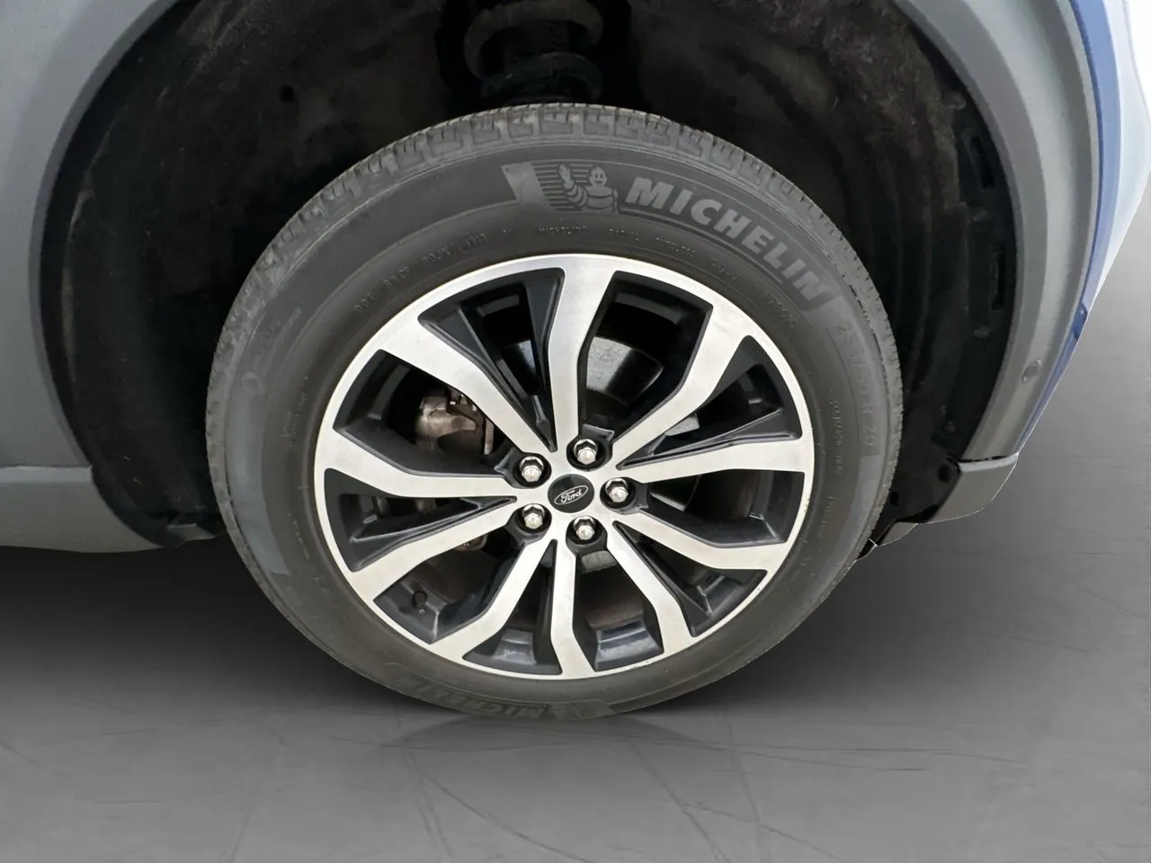 Vehicle image 30