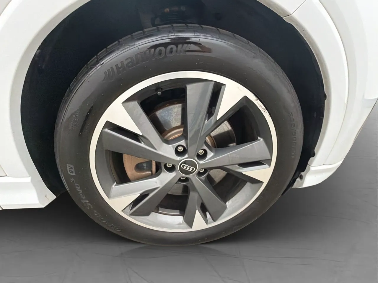 Vehicle image 33