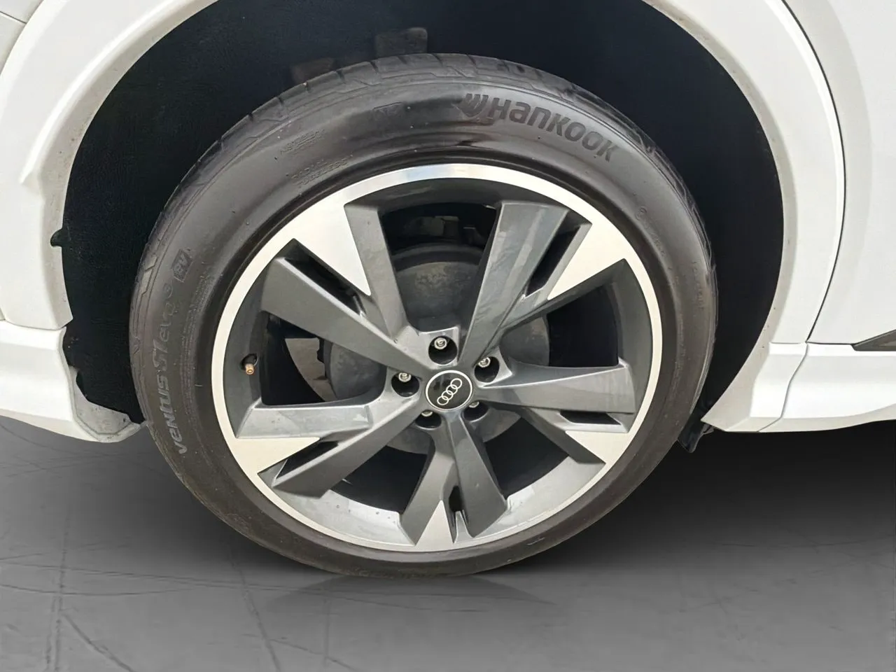 Vehicle image 32