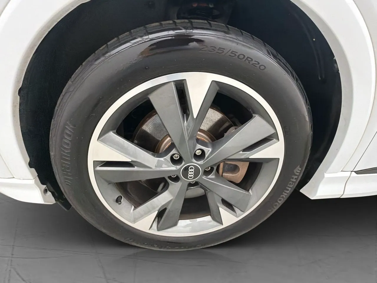 Vehicle image 30
