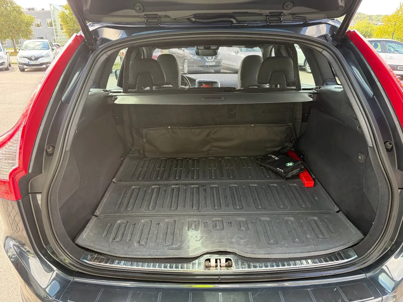 Vehicle image 16