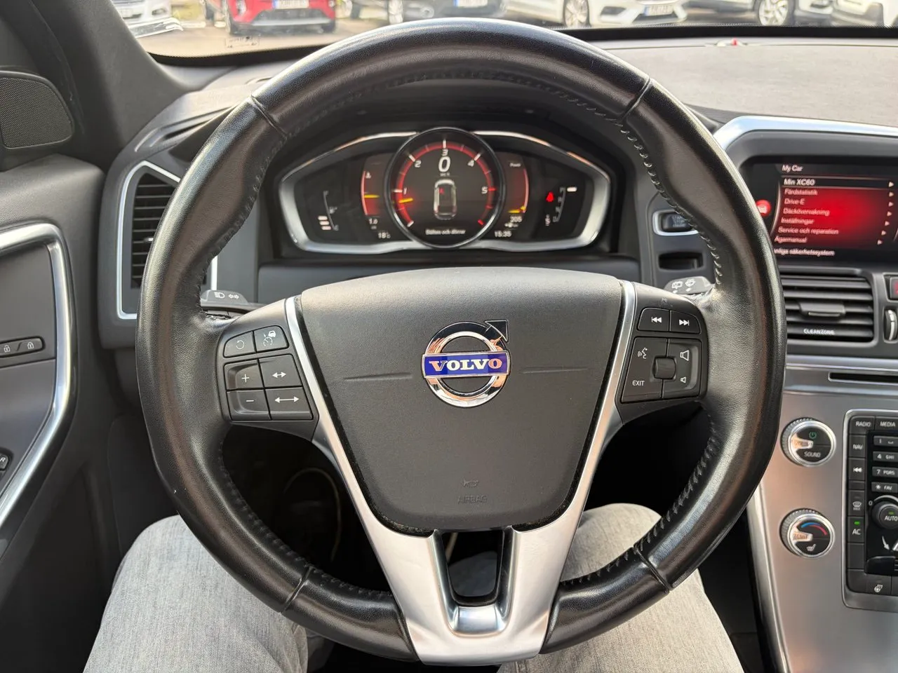 Vehicle image 14