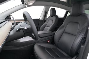 Tesla Model Y bild 8