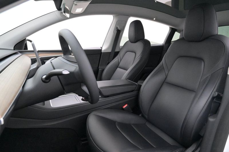 Tesla Model Y bild 8