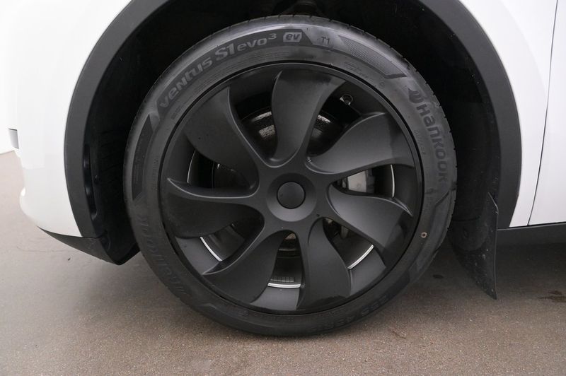 Tesla Model Y bild 27