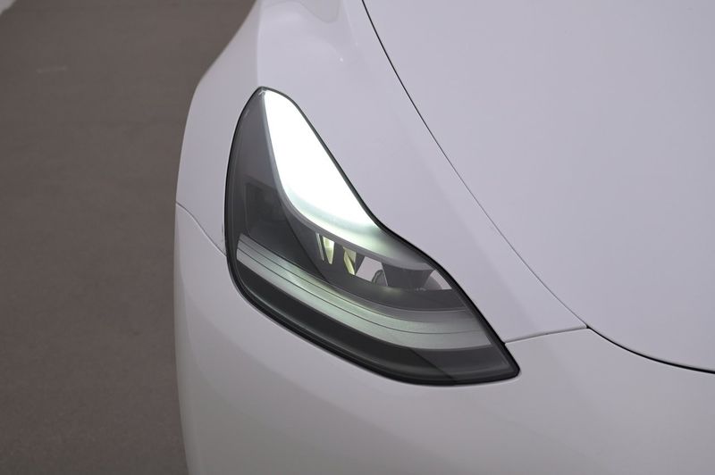 Tesla Model Y bild 26