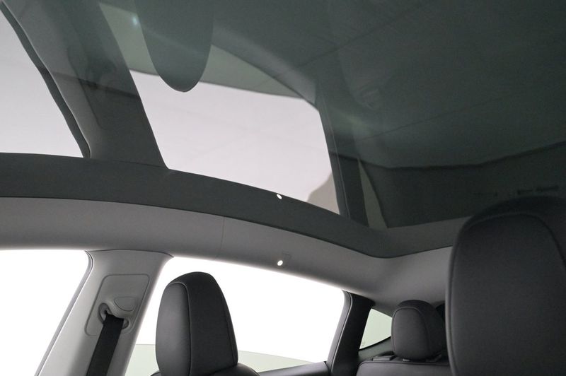 Tesla Model Y bild 20
