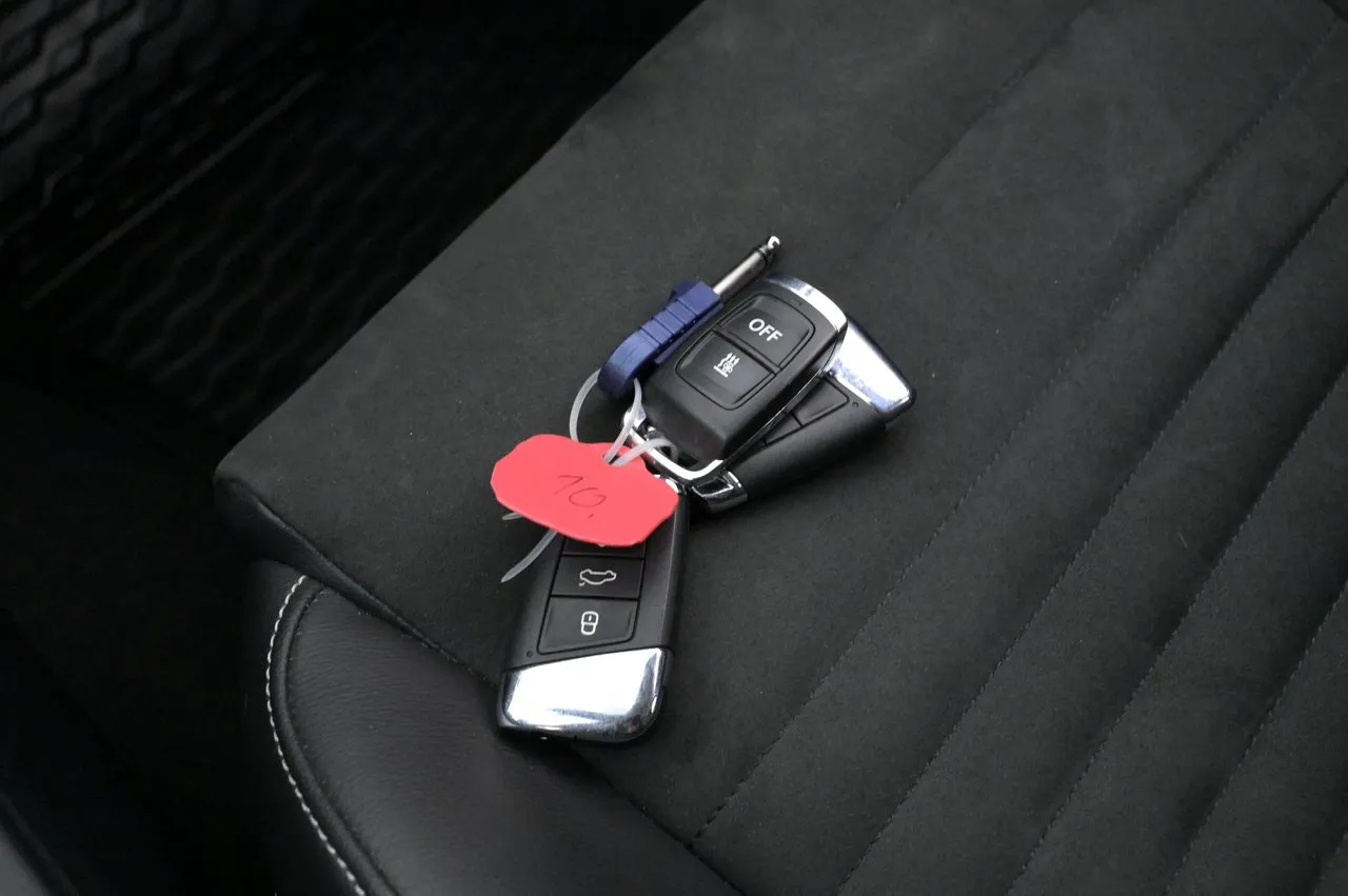 Vehicle image 18