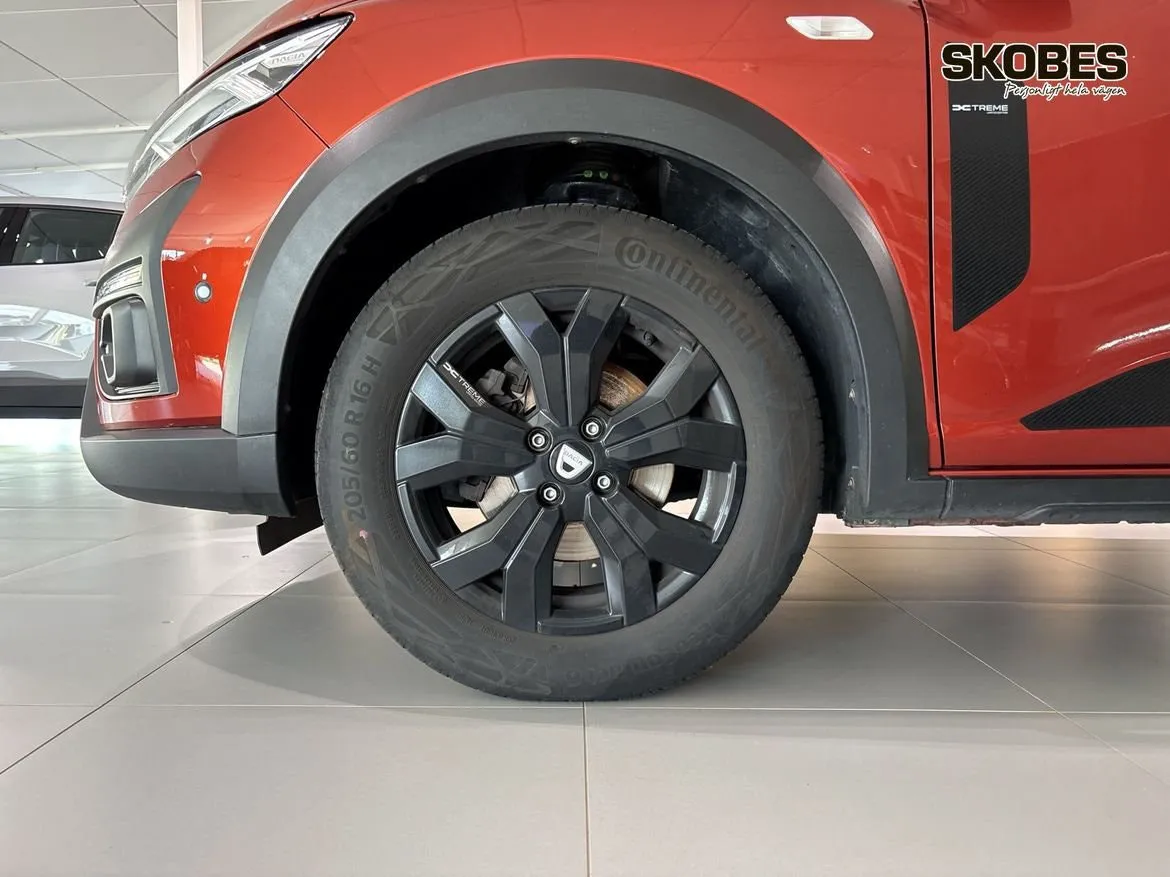 Vehicle image 16